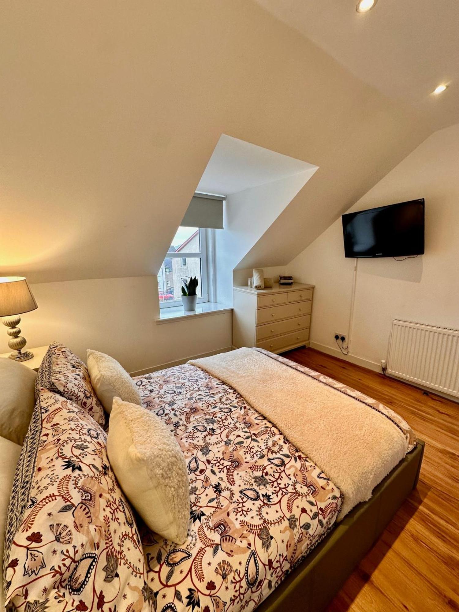3-Bedroom Flat In The City Centre Next To The River Ness Inverness Kültér fotó